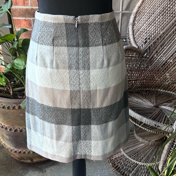LOFT Plaid Gray and Cream Women's Skirt - Picture 4 of 8